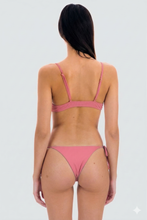 Carregar imagem no visualizador da galeria, Model Back: Rio De Sol Soutien Top Confetti Mila