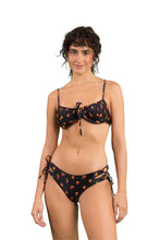 Carregar imagem no visualizador da galeria, Model Front: Rio De Sol Calcinha Bottom Cashew Madrid