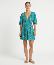 Carregar imagem no visualizador da galeria, Model Front: Rio De Sol Mini Dress Rain Mini Dress