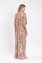 Carregar imagem no visualizador da galeria, Model Back: Rio De Sol Vestido De Praia Leopard Long Dress