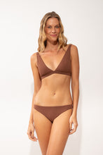 Carregar imagem no visualizador da galeria, Model Front: Rio De Sol Set Set Sand-Cappuccino Alba Leblon