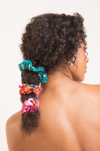 Carregar imagem no visualizador da galeria, Image 04: Rio De Sol Xuxinha (Acessório De Cabelo) Love-Trip Scrunchie