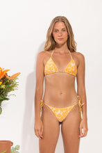 Carregar imagem no visualizador da galeria, Model Front: Rio De Sol Soutien Top Sunny-Forest Tri-Inv