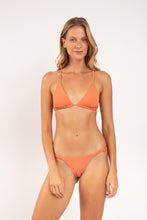 Carregar imagem no visualizador da galeria, Model Front: Rio De Sol Soutien Top Sand-Argila Tri-Aya