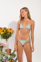 Carregar imagem no visualizador da galeria, Model Front: Rio De Sol Calcinha Bottom Tiny-Garden Frufru-Comfy