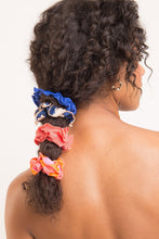 Carregar imagem no visualizador da galeria, Image 02: Rio De Sol Xuxinha (Acessório De Cabelo) Pottery Scrunchie