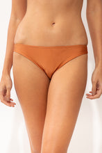 Carregar imagem no visualizador da galeria, Gallery: Rio De Sol Calcinha Bottom Shimmer-Nocciola Essential-Comfy