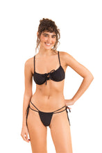 Carregar imagem no visualizador da galeria, Model Front: Rio De Sol Set Set Dots-Black Balconet-Tie Pipa