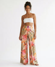 Carregar imagem no visualizador da galeria, Model Front: Rio De Sol Calça De Praia Oasis Wide Pants