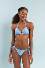 Carregar imagem no visualizador da galeria, Model Front: Rio De Sol Set Set Shimmer-Baltic-Sea Tri-Inv Ibiza-Comfy