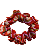 Carregar imagem no visualizador da galeria, Product Front: Rio De Sol Xuxinha (Acessório De Cabelo) Floral-Scales Scrunchie