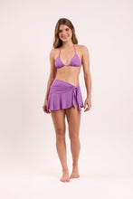 Carregar imagem no visualizador da galeria, Model Front: Rio De Sol Saia Bio-Floreira Mini Skirt