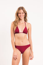 Carregar imagem no visualizador da galeria, Model Front: Rio De Sol Calcinha Bottom Touch-Carmim Essential-Comfy