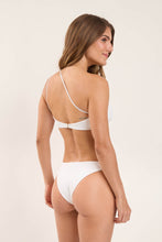 Carregar imagem no visualizador da galeria, Model Back: Rio De Sol Soutien Top Sand-White Kora