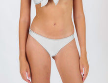 Carregar imagem no visualizador da galeria, Gallery: Rio De Sol Calcinha Bottom Shimmer-White Essential