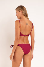 Carregar imagem no visualizador da galeria, Model Back: Rio De Sol Calcinha Bottom Touch-Carmim Ibiza-Comfy