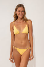 Carregar imagem no visualizador da galeria, Model Front: Wednesday In Hawaii By Rio De Sol Soutien Top Lilikoi Ana