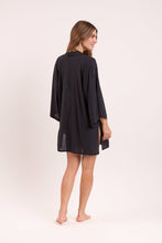 Carregar imagem no visualizador da galeria, Model Back: Rio De Sol Caftans / Saida De Praia Black Kimono