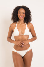 Carregar imagem no visualizador da galeria, Model Front: Rio De Sol Calcinha Bottom Off-White Mel-Comfy