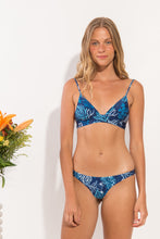 Carregar imagem no visualizador da galeria, Model Front: Rio De Sol Soutien Top Reef Tri-Cos