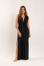 Carregar imagem no visualizador da galeria, Model Front: Rio De Sol Vestido De Praia Black Long Dress Soleil