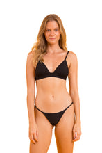 Carregar imagem no visualizador da galeria, Model Front: Rio De Sol Soutien Top Bora-Black Tri-Cos