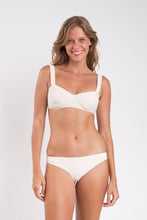 Carregar imagem no visualizador da galeria, Model Front: Rio De Sol Soutien Top Malibu-Natural Amelia