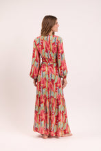 Carregar imagem no visualizador da galeria, Model Back: Rio De Sol Vestido De Praia Sea-Bloom Long Dress Verona