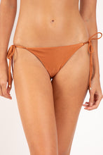 Carregar imagem no visualizador da galeria, Gallery: Rio De Sol Calcinha Bottom Shimmer-Nocciola Cheeky-Tie-Gold