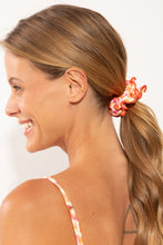 Carregar imagem no visualizador da galeria, Model Front: Rio De Sol Xuxinha (Acessório De Cabelo) Ditsy-Butter Scrunchie