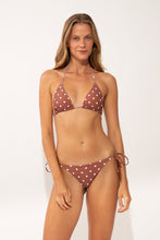 Carregar imagem no visualizador da galeria, Model Front: Wednesday In Hawaii By Rio De Sol Soutien Top Kiko-Coco Kauai