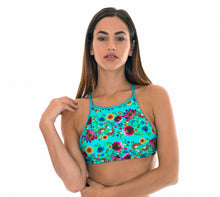 Carregar imagem no visualizador da galeria, Model Front: Rio De Sol Soutien Soutien Bloom Cropped