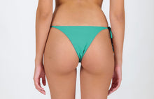 Carregar imagem no visualizador da galeria, Model Back: Rio De Sol Calcinha Bottom Opal Ibiza