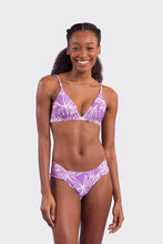Carregar imagem no visualizador da galeria, Model Front: Rio De Sol Calcinha Bottom Trail-Purple Baobi-Cheeky