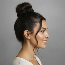 Carregar imagem no visualizador da galeria, Image 03: Rio De Sol Xuxinha (Acessório De Cabelo) Nero Scrunchie