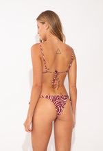Carregar imagem no visualizador da galeria, Model Back: Rio De Sol Soutien Top Dune Lia