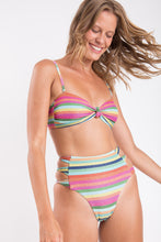 Carregar imagem no visualizador da galeria, Image 06: Rio De Sol Set Set Supercolor Bandeau-Joy Highwaist-Spin