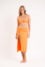 Carregar imagem no visualizador da galeria, Model Front: Rio De Sol Saia Bio-Laranjada Long Skirt Knot