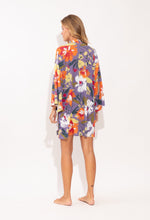 Carregar imagem no visualizador da galeria, Model Back: Rio De Sol Caftans / Saida De Praia Garden-Flower Kimono