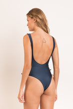 Carregar imagem no visualizador da galeria, Model Back: Rio De Sol Maiô Shark Zoe