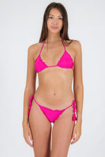 Carregar imagem no visualizador da galeria, Model Front: Rio De Sol Calcinha Bottom Amaranto Frufru