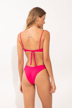 Carregar imagem no visualizador da galeria, Model Back: Wednesday In Hawaii By Rio De Sol Calcinha Bottom Guava Kai