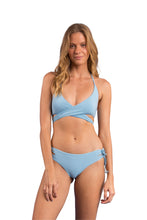 Carregar imagem no visualizador da galeria, Model Front: Rio De Sol Soutien Top Dots-Sky Kate