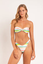 Carregar imagem no visualizador da galeria, Model Front: Rio De Sol Soutien Top Revelry Bandeau-Joy