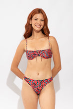 Carregar imagem no visualizador da galeria, Model Front: Rio De Sol Soutien Top Coral-Feline Balconet-Tie