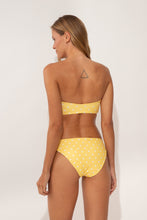 Carregar imagem no visualizador da galeria, Model Back: Wednesday In Hawaii By Rio De Sol Soutien Top Kiko-Lilikoi Lani