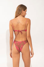 Carregar imagem no visualizador da galeria, Model Back: Wednesday In Hawaii By Rio De Sol Soutien Top Pua-Coco-Guava Shell