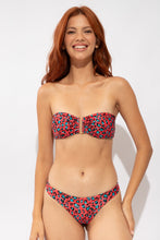 Carregar imagem no visualizador da galeria, Model Front: Rio De Sol Calcinha Bottom Coral-Feline Nice