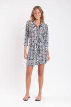 Carregar imagem no visualizador da galeria, Model Front: Rio De Sol Chemise Ikat Chemise