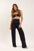 Carregar imagem no visualizador da galeria, Model Front: Rio De Sol Calça De Praia Black Pants Knot